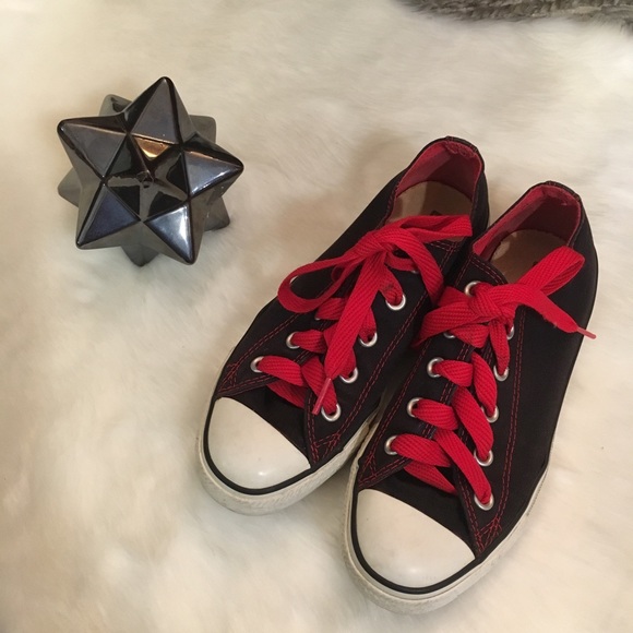 red converse black laces